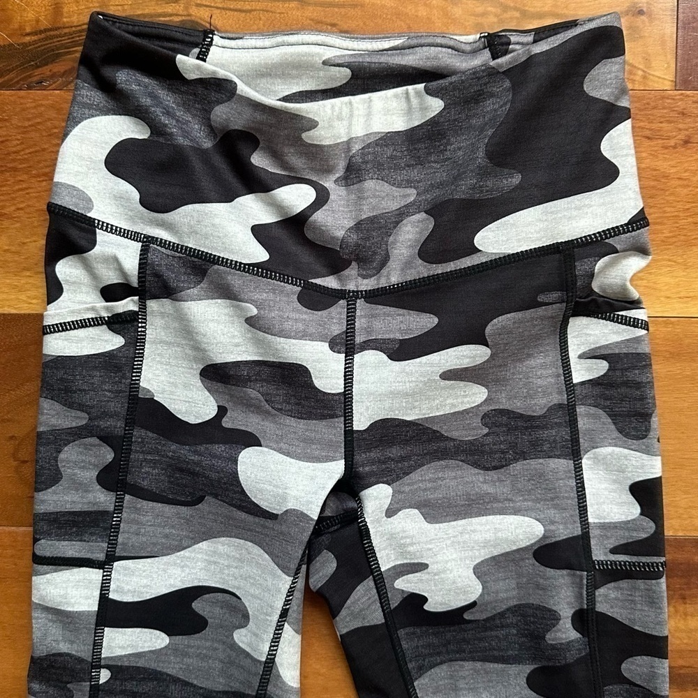 Reebok Camo Cropped Leggings - Picture 3 of 9